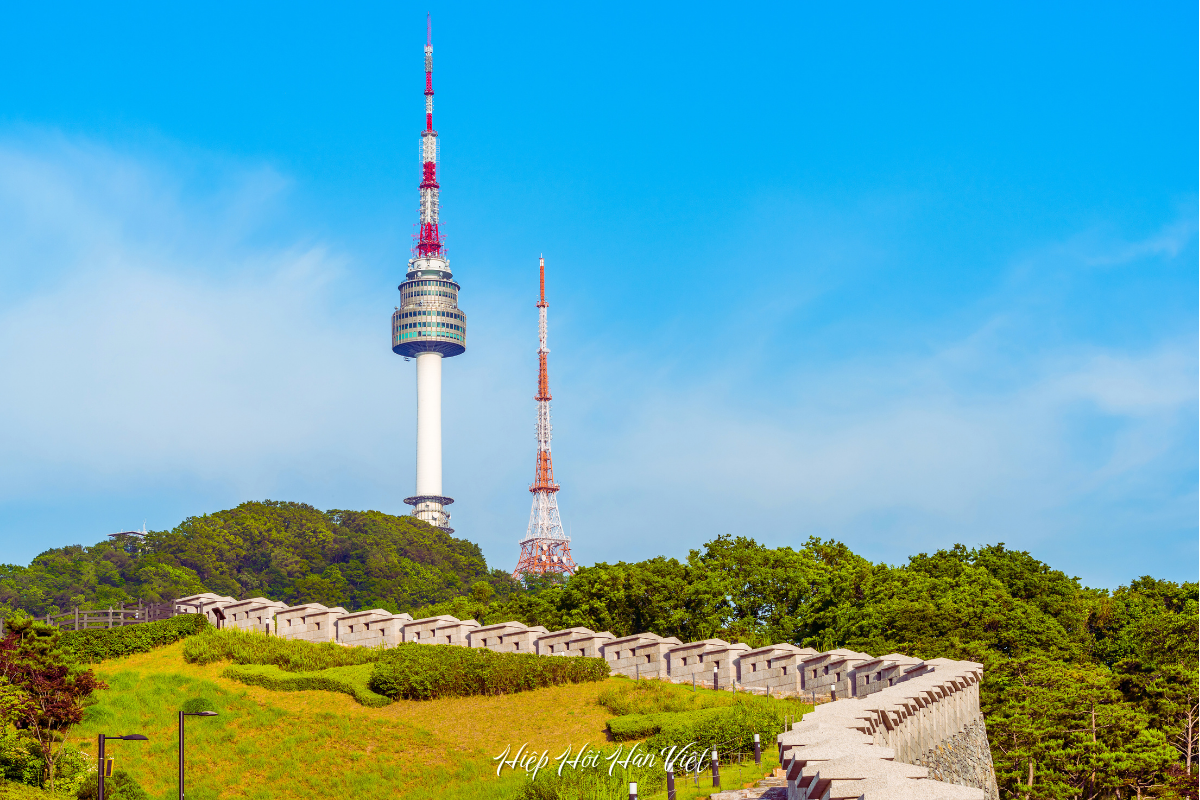Namsan – ngọn núi biểu tượng với tháp N Seoul Tower Namsan – ngọn núi biểu tượng với tháp N Seoul Tower