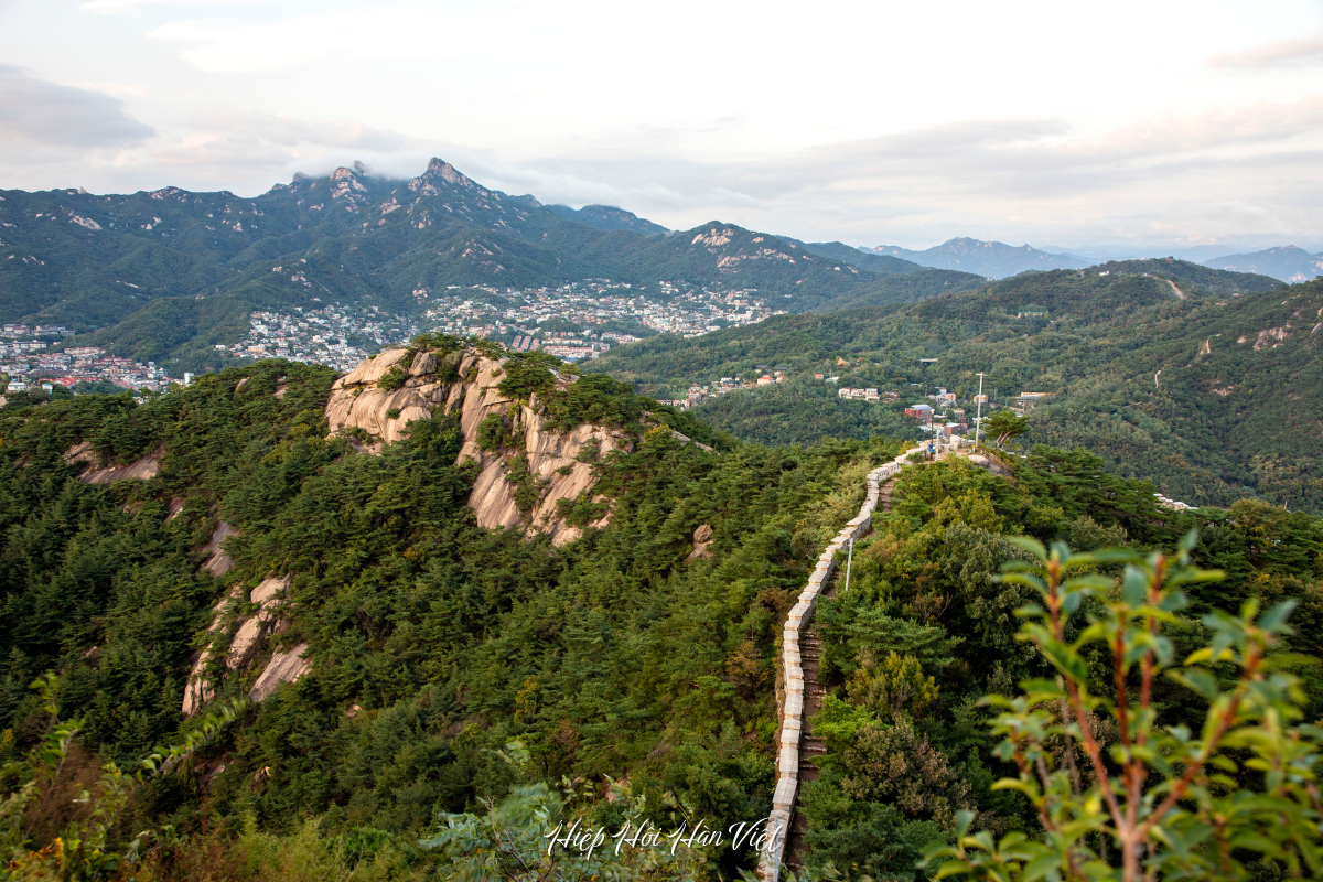 Inwangsan – điểm ngắm hoàng hôn đẹp ở trung tâm Seoul Inwangsan – điểm ngắm hoàng hôn đẹp ở trung tâm Seoul