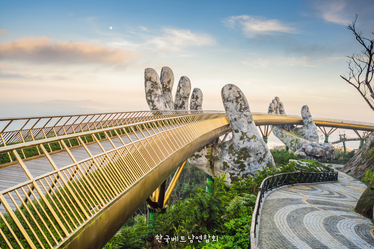 Golden Bridge Ba Na Hills Da Nang Vietnam Golden Bridge Ba Na Hills Da Nang Vietnam
