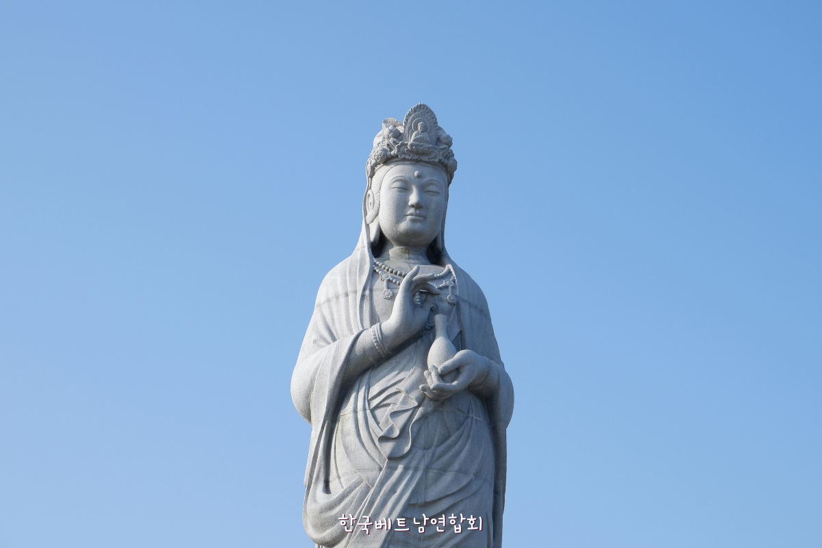 바다를 향한 낙산사 해수관음상 바다를 향한 낙산사 해수관음상